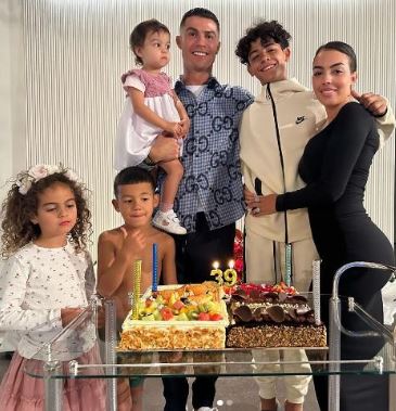 Eva Maria Dos Santos with her parents and siblings